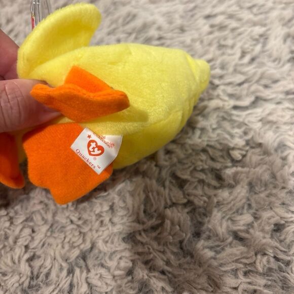 Ty Beanie Babys - Quackers The Duck 6" Plush Toy (4024) - Picture 3 of 4